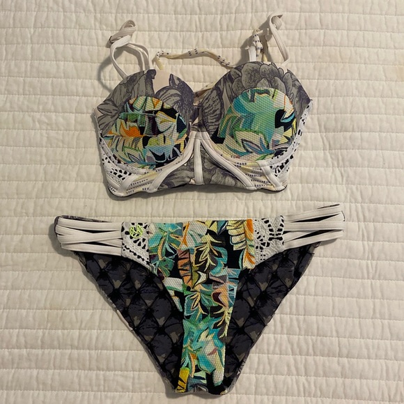 Maaji Tropical Bikini Underwire Top & Bottom Medium - Picture 2 of 5